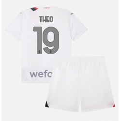 Strój piłkarski AC Milan Theo Hernandez #19 Koszulka Wyjazdowej dziecięce 2023-24 Krótki Rękaw (+ Krótkie spodenki)