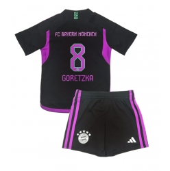 Strój piłkarski Bayern Munich Leon Goretzka #8 Koszulka Wyjazdowej dziecięce 2023-24 Krótki Rękaw (+ Krótkie spodenki)
