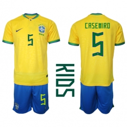Strój piłkarski Brazylia Casemiro #5 Koszulka Podstawowej dziecięce MŚ 2022 Krótki Rękaw (+ Krótkie spodenki)