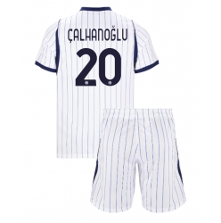 Strój piłkarski Inter Milan Hakan Calhanoglu #20 Koszulka Wyjazdowej dziecięce 2026-27 Krótki Rękaw (+ Krótkie spodenki)
