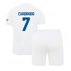Strój piłkarski Inter Milan Juan Cuadrado #7 Koszulka Wyjazdowej dziecięce 2023-24 Krótki Rękaw (+ Krótkie spodenki)
