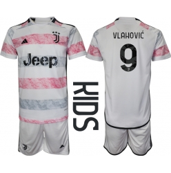 Strój piłkarski Juventus Dusan Vlahovic #9 Koszulka Wyjazdowej dziecięce 2023-24 Krótki Rękaw (+ Krótkie spodenki)