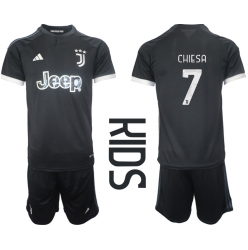 Strój piłkarski Juventus Federico Chiesa #7 Koszulka Trzeciej dziecięce 2023-24 Krótki Rękaw (+ Krótkie spodenki)