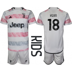 Strój piłkarski Juventus Moise Kean #18 Koszulka Wyjazdowej dziecięce 2023-24 Krótki Rękaw (+ Krótkie spodenki)