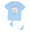 Strój piłkarski Manchester City Julian Alvarez #19 Koszulka Podstawowej dziecięce 2023-24 Krótki Rękaw (+ Krótkie spodenki)