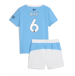 Strój piłkarski Manchester City Nathan Ake #6 Koszulka Podstawowej dziecięce 2025-26 Krótki Rękaw (+ Krótkie spodenki)