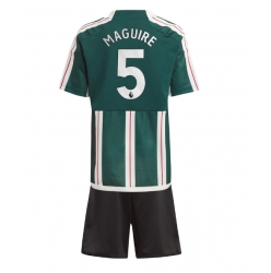 Strój piłkarski Manchester United Harry Maguire #5 Koszulka Wyjazdowej dziecięce 2023-24 Krótki Rękaw (+ Krótkie spodenki)