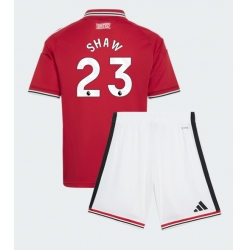 Strój piłkarski Manchester United Luke Shaw #23 Koszulka Podstawowej dziecięce 2026-27 Krótki Rękaw (+ Krótkie spodenki)