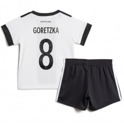 Strój piłkarski Niemcy Leon Goretzka #8 Koszulka Podstawowej dziecięce MŚ 2022 Krótki Rękaw (+ Krótkie spodenki)