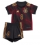 Strój piłkarski Niemcy Leon Goretzka #8 Koszulka Wyjazdowej dziecięce MŚ 2022 Krótki Rękaw (+ Krótkie spodenki)