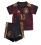 Strój piłkarski Niemcy Serge Gnabry #10 Koszulka Wyjazdowej dziecięce MŚ 2022 Krótki Rękaw (+ Krótkie spodenki)