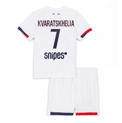 Strój piłkarski Paris Saint-Germain Khvicha Kvaratskhelia #7 Koszulka Wyjazdowej dziecięce 2025-26 Krótki Rękaw (+ Krótkie spodenki)