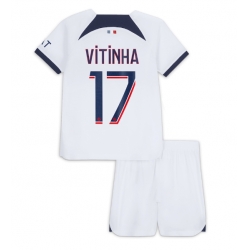 Strój piłkarski Paris Saint-Germain Vitinha Ferreira #17 Koszulka Wyjazdowej dziecięce 2023-24 Krótki Rękaw (+ Krótkie spodenki)