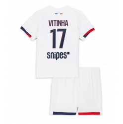 Strój piłkarski Paris Saint-Germain Vitinha #17 Koszulka Wyjazdowej dziecięce 2025-26 Krótki Rękaw (+ Krótkie spodenki)