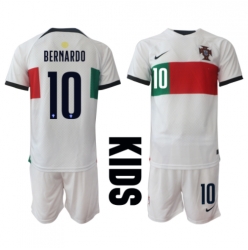 Strój piłkarski Portugalia Bernardo Silva #10 Koszulka Wyjazdowej dziecięce MŚ 2022 Krótki Rękaw (+ Krótkie spodenki)
